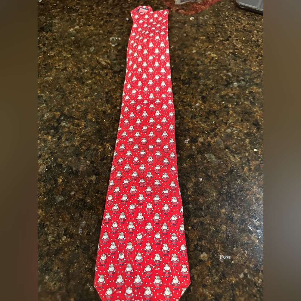 Vineyard Vines Santa tie